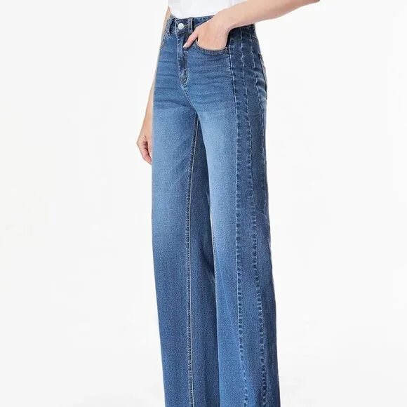 Versatile Women's High Waisted Raw Hem Wide Leg Jeans - Fashion Staple Size 8